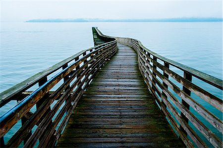 View of winding wooden pier on Puget Sound, Seattle, Washington State, USA Photographie de stock - Premium Libres de Droits, Code: 614-08081273