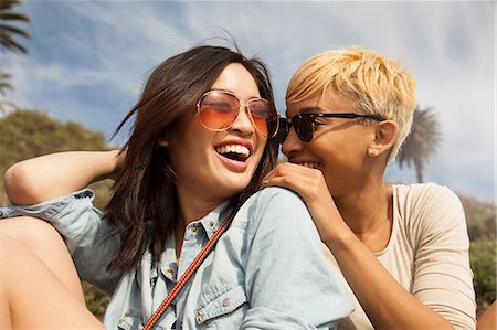 simsearch:614-08081310,k - Two female friends, outdoors, laughing together Stock Photo - Premium Royalty-Free, Code: 614-08081291
