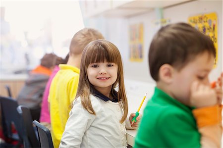 Toddlers writing in classroom Photographie de stock - Premium Libres de Droits, Code: 614-08081395