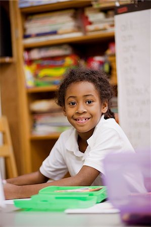 simsearch:614-08081400,k - Girl smiling in classroom Photographie de stock - Premium Libres de Droits, Code: 614-08081407