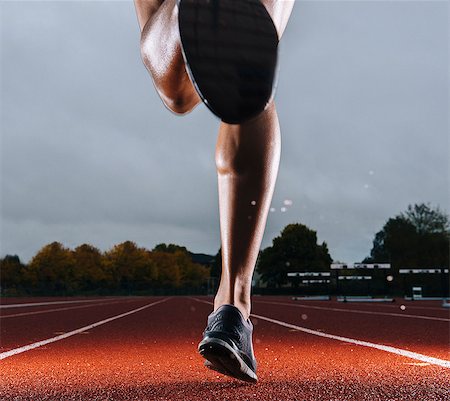 Legs of young female athlete running on race track Foto de stock - Sin royalties Premium, Código: 614-08081433