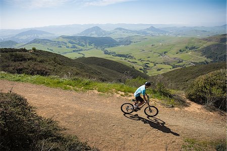 simsearch:649-08702087,k - Cyclist mountain biking, San Luis Obispo, California, United States of America Stock Photo - Premium Royalty-Free, Code: 614-08119524