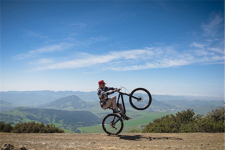 radfahren - Cyclist pivoting on back wheel, San Luis Obispo, California, United States of America Stockbilder - Premium RF Lizenzfrei, Bildnummer: 614-08119527