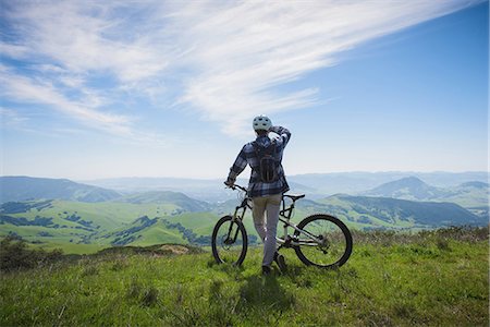 Cyclist mountain biking, San Luis Obispo, California, United States of America Foto de stock - Royalty Free Premium, Número: 614-08119520