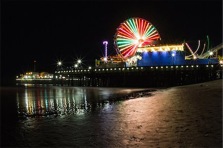 santa monica pier - Santa Monica Pier, illuminated at night, California, USA Foto de stock - Sin royalties Premium, Código: 614-08119732