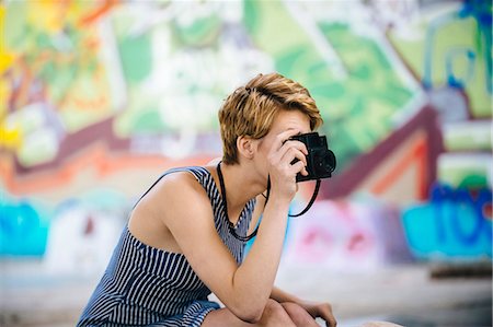 simsearch:614-06895809,k - Stylish teenage girl photographing with camera in front of graffiti wall Stock Photo - Premium Royalty-Free, Code: 614-08119782