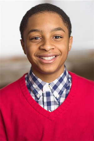 Portrait of smiling teenage boy wearing red sweater Photographie de stock - Premium Libres de Droits, Code: 614-08126790