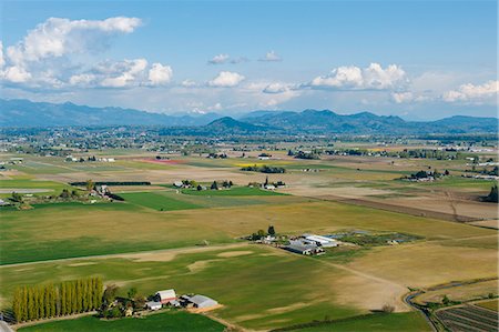 simsearch:649-07280988,k - Aerial view of valley fields and distant mountains Photographie de stock - Premium Libres de Droits, Code: 614-08120018