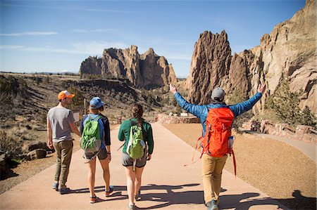 randonnée pédestre - Backpackers on vacation, Smith Rock State Park, Oregon Photographie de stock - Premium Libres de Droits, Code: 614-08120063