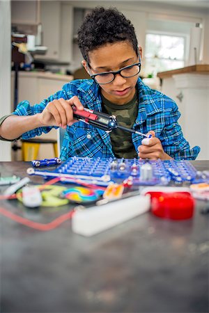 Boy working on science project at home Stock Photo - Premium Royalty-Free, Code: 614-08148320