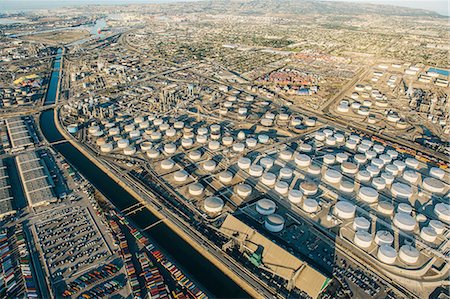 pétrolier - Oil refinery, elevated view, Los Angeles, CA, USA Photographie de stock - Premium Libres de Droits, Code: 614-08148334