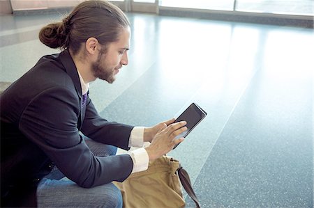 Businessman on business trip using digital tablet, New York, USA Fotografie stock - Premium Royalty-Free, Codice: 614-08148379