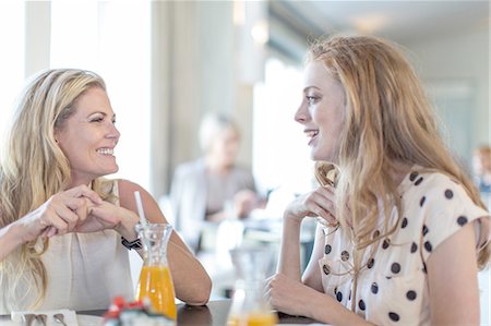 Business women at business lunch Stock Photo - Premium Royalty-Free, Code: 614-08148451