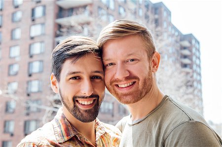 simsearch:614-08148671,k - Portrait of male couple, smiling Foto de stock - Royalty Free Premium, Número: 614-08148682