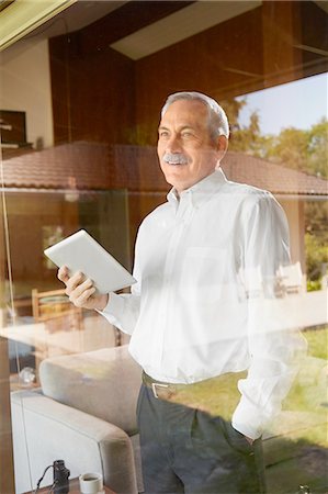 simsearch:614-08081431,k - Senior man at home, holding digital tablet Stock Photo - Premium Royalty-Free, Code: 614-08202023