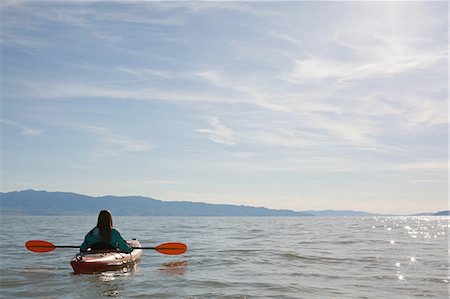 simsearch:614-08329571,k - Rear view of young woman kayaker sitting in kayak on water, Great Salt Lake, Utah, USA Foto de stock - Sin royalties Premium, Código: 614-08202121