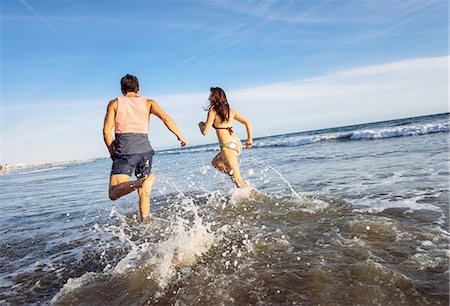 simsearch:614-08202287,k - Young couple running in sea, rear view Fotografie stock - Premium Royalty-Free, Codice: 614-08202267