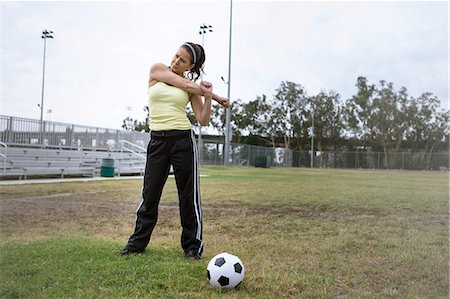 simsearch:614-08878338,k - Soccer player stretching in field Photographie de stock - Premium Libres de Droits, Code: 614-08219896