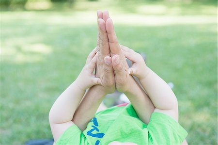 Cropped shot of mothers and baby sons hands together in park Stockbilder - Premium RF Lizenzfrei, Bildnummer: 614-08220129