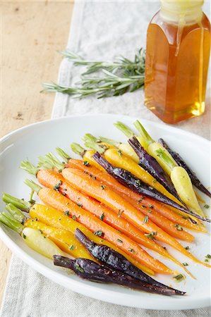 simsearch:614-08879057,k - Still life of roasted baby carrots with a rosemary and honey glaze Stock Photo - Premium Royalty-Free, Code: 614-08270082