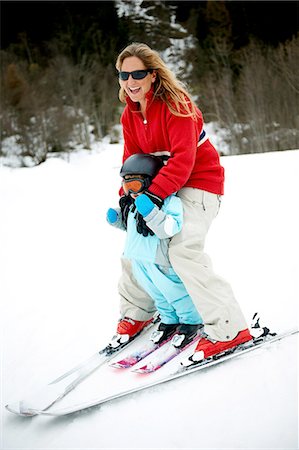 simsearch:614-08220129,k - Male toddler in front of mother skiing downhill, Les Arcs,Villaroger,Savoie,France Foto de stock - Sin royalties Premium, Código: 614-08270358