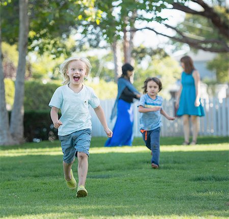 simsearch:614-07806392,k - Two young boys having race in garden Stock Photo - Premium Royalty-Free, Code: 614-08307594