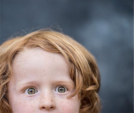 eyes looking away - Portrait of young boy, red hair, close-up Foto de stock - Sin royalties Premium, Código: 614-08307598