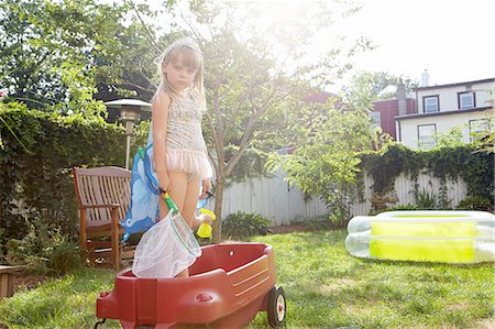 simsearch:614-08270161,k - Girl in butterfly costume standing in toy wagon Foto de stock - Royalty Free Premium, Número: 614-08307640