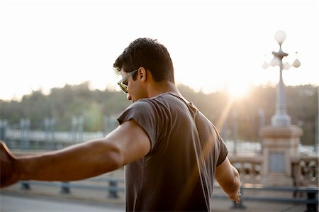 simsearch:614-08066013,k - Jogger taking break on bridge, Arroyo Seco Park, Pasadena, California, USA Stock Photo - Premium Royalty-Free, Code: 614-08307679