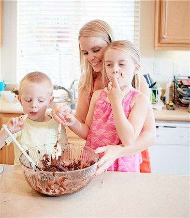 Family melting chocolate in mixing bowl Stock Photo - Premium Royalty-Free, Code: 614-08307987