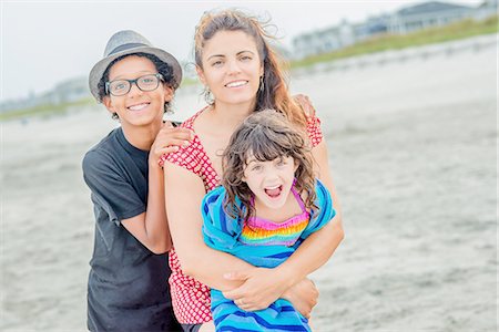 simsearch:649-07648152,k - Portrait of woman and children on beach Stock Photo - Premium Royalty-Free, Code: 614-08308095