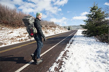 simsearch:649-08084705,k - Young male hiker hiking on rural road in snow covered landscape, Ashland, Oregon, USA Stockbilder - Premium RF Lizenzfrei, Bildnummer: 614-08392566