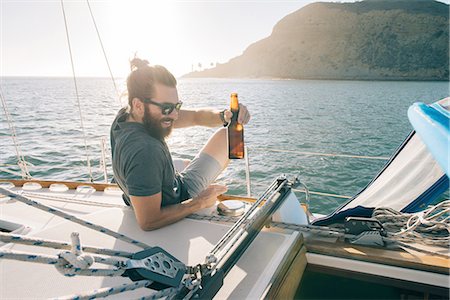 simsearch:614-08392689,k - Man relaxing with beer on sailboat, San Diego Bay, California, USA Stock Photo - Premium Royalty-Free, Code: 614-08392683