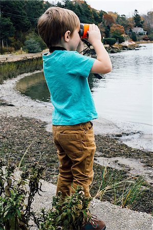 simsearch:614-08487786,k - Young boy standing beside lake, looking through binoculars Stock Photo - Premium Royalty-Free, Code: 614-08487786