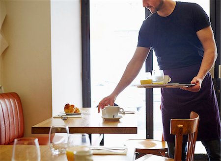 serveur (homme) - Waiter clearing table in restaurant Foto de stock - Sin royalties Premium, Código: 614-08487897