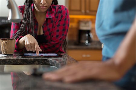 simsearch:614-08488024,k - Mid adult couple using digital tablet at kitchen counter Photographie de stock - Premium Libres de Droits, Code: 614-08488020