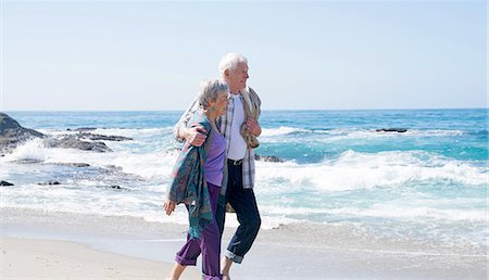 simsearch:614-09156788,k - Senior couple walking along beach, smiling Stock Photo - Premium Royalty-Free, Code: 614-08535637