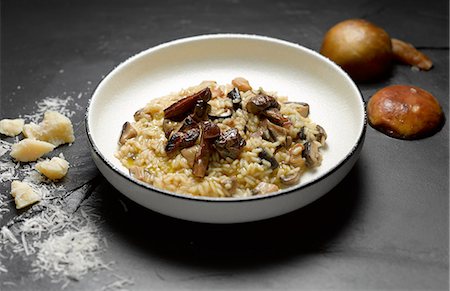 simsearch:614-08535741,k - High angle view of mushroom risotto in shallow bowl Stock Photo - Premium Royalty-Free, Code: 614-08535747