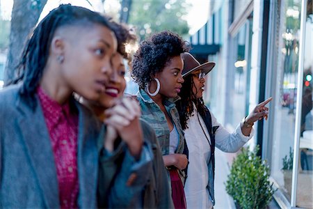 Two lesbian couples, window shopping Stock Photo - Premium Royalty-Free, Code: 614-08535877