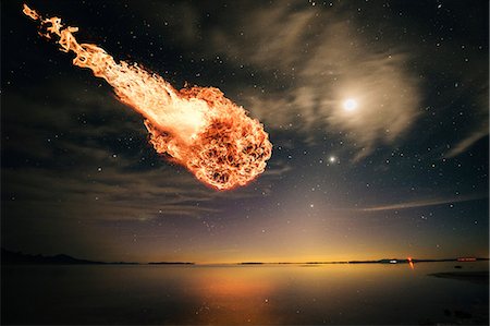 Meteor falling through starry night sky over water Foto de stock - Sin royalties Premium, Código: 614-08535996