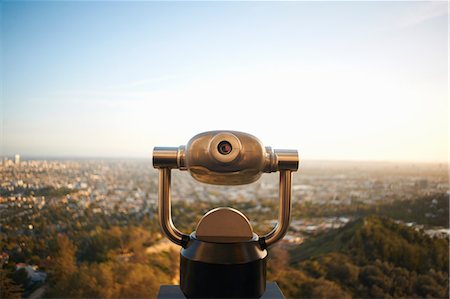 Coin-operated binoculars overlooking Hollywood, Los Angeles, USA Foto de stock - Sin royalties Premium, Código: 614-08545010