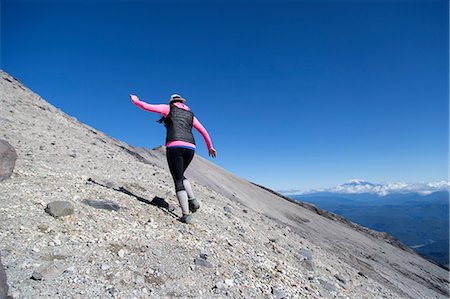 simsearch:649-08745710,k - Young woman climbing up side of mountain, rear view, Mt. St. Helens, Oregon, USA Photographie de stock - Premium Libres de Droits, Code: 614-08578350