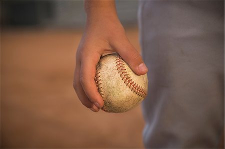 simsearch:614-08578805,k - Cropped close up of boy's hand holding ball at baseball practise Photographie de stock - Premium Libres de Droits, Code: 614-08578804
