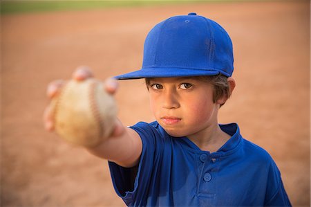 simsearch:614-08578789,k - Portrait of boy holding up ball at baseball practise Foto de stock - Sin royalties Premium, Código: 614-08578806