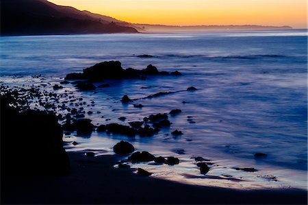 simsearch:614-08383692,k - Elevated view of silhouetted beach at sunset, Los Angeles, California, USA Foto de stock - Sin royalties Premium, Código: 614-08641698