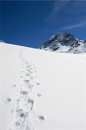 footprint winter landscape mountain - Footprints in snow, French Alps Photographie de stock - Premium Libres de Droits, Code: 614-08641860