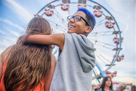 simsearch:614-07735586,k - Rear view of teenage couple looking over shoulder in front of ferris wheel in amusement park Foto de stock - Sin royalties Premium, Código: 614-08685188