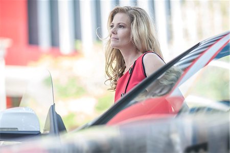 simsearch:649-06040235,k - Businesswoman waiting next to car in city Stock Photo - Premium Royalty-Free, Code: 614-08685238