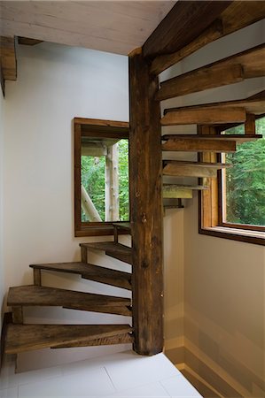 simsearch:614-08488004,k - Cherrywood spiraling staircase around pinewood post in cottage style log home, Quebec, Canada Foto de stock - Sin royalties Premium, Código: 614-08720575