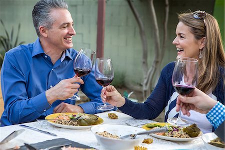 simsearch:614-08720827,k - Mature friends making a red wine toast at garden party table Photographie de stock - Premium Libres de Droits, Code: 614-08720797